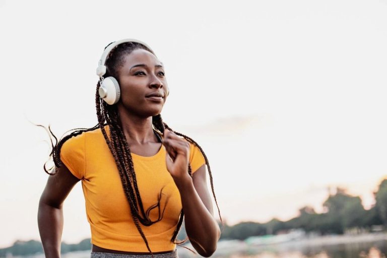 Can You Listen to Music While Running a Marathon? That Running Thing